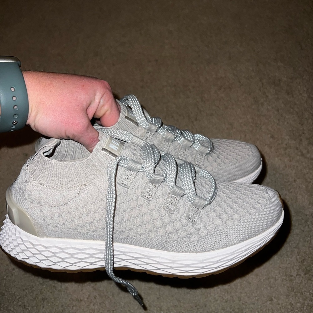 Women’s NOBULL knit runners size 6.5